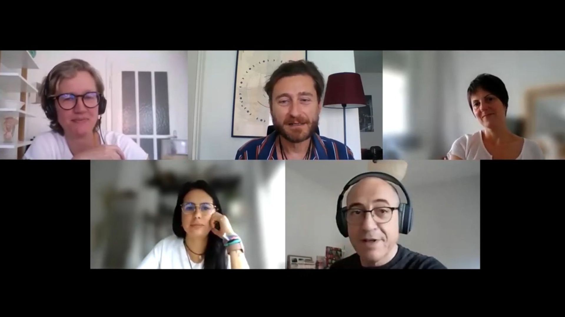 Clase online del curso de Astrología Psicológica de Luis Albertos con un grupo reducido de participantes